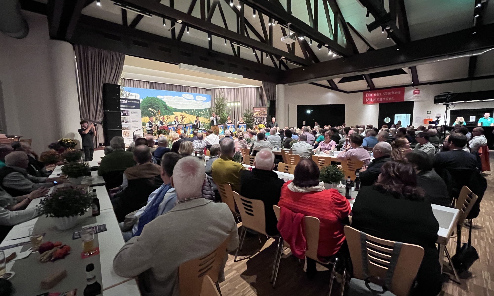 Beigeistertes Publikum beim Konzert am 18.10.2025 im Bürgerhaus Rechtenbach